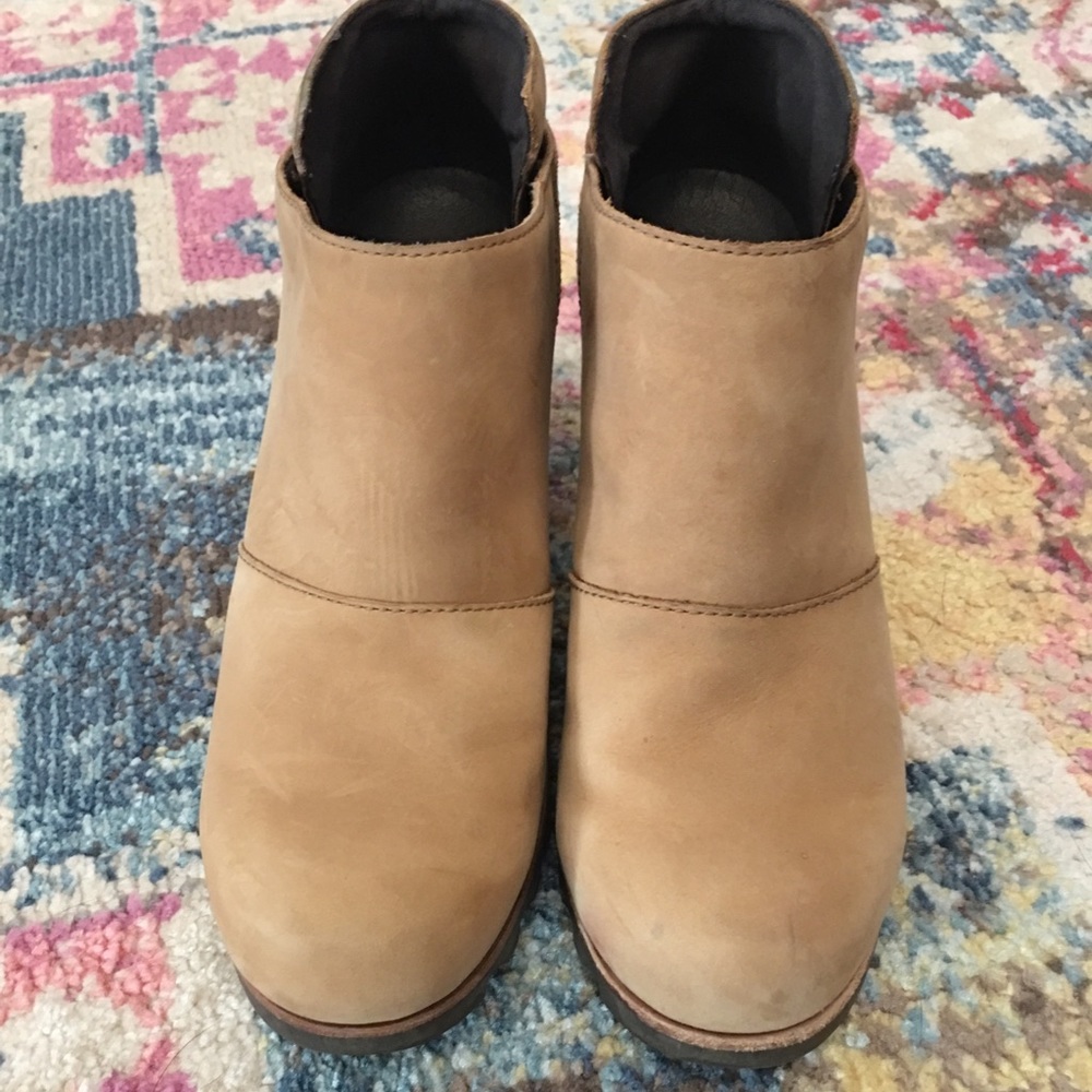 Sorel addington cutout bootie